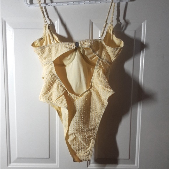 🆕 FASHION NOVA Spring Time Sunshine Yellow Swimsuit - BRAND NEW !!! - Picture 4 of 8